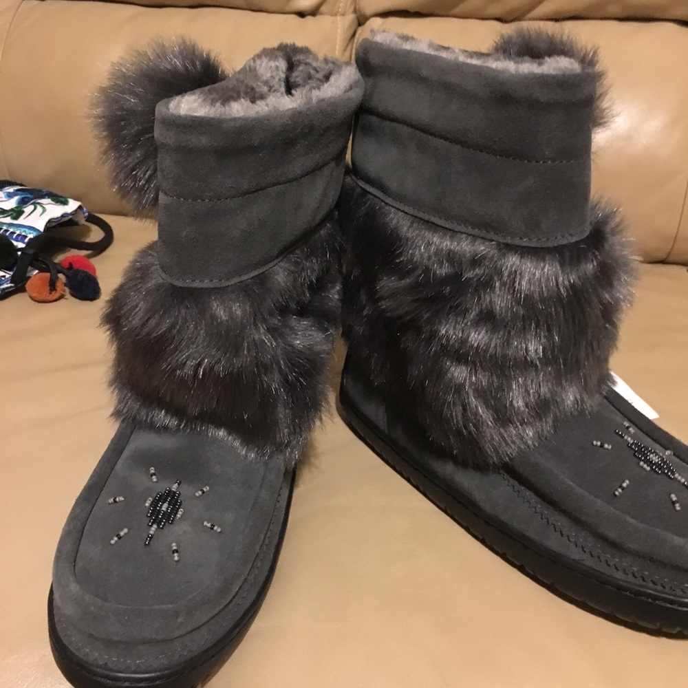 Manitobah mukluks boots